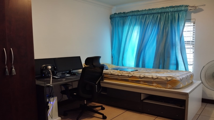 5 Bedroom Property for Sale in Van Der Hoff Park North West